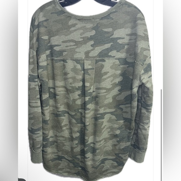 Z Supply Green Camo Long Sleeve Sweatshirt Size Medium - Picture 3 of 5